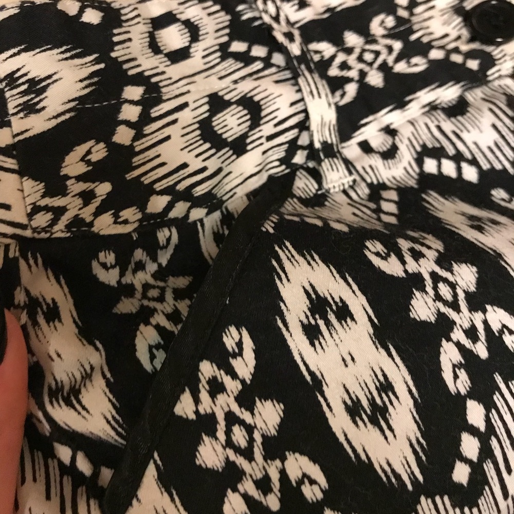 Mid Rise pattern shorts - Picture 4 of 4